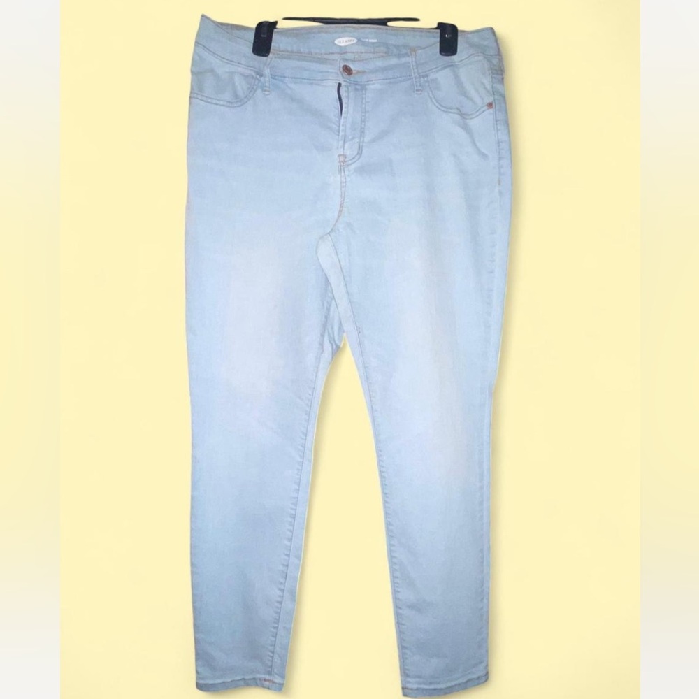 Old Navy Women's Sky Blue Cropped Jeans
